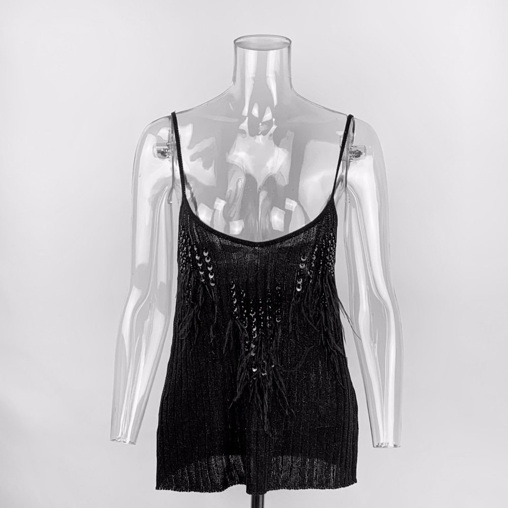 Feather detail top